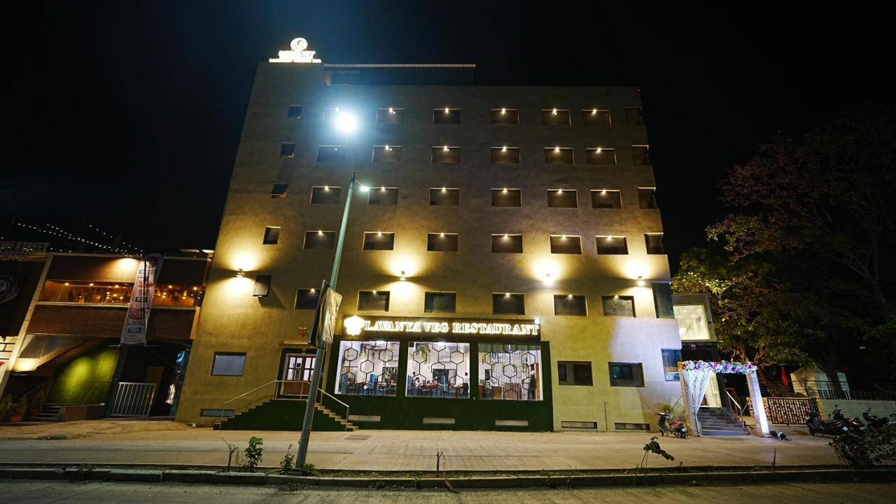 L P Regency, Пюн Екстериор снимка