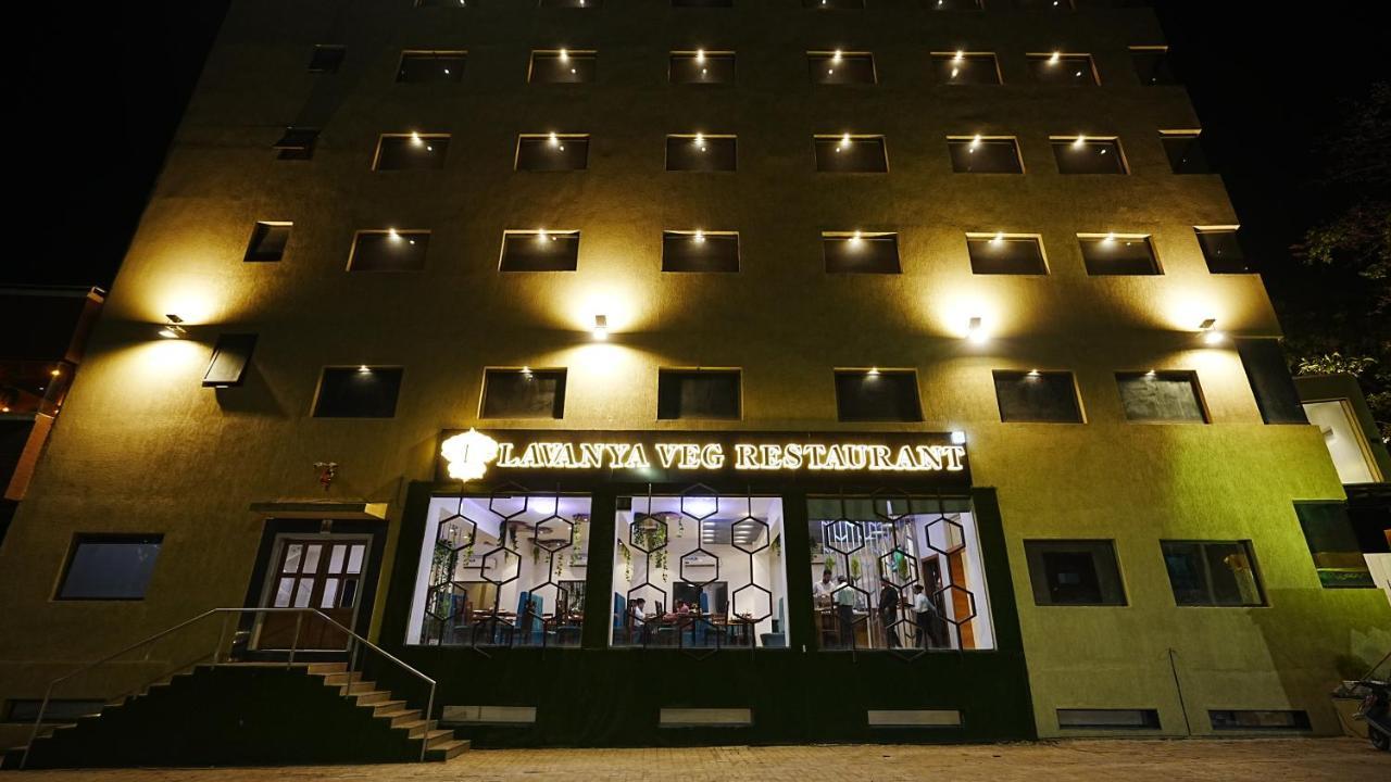 L P Regency, Пюн Екстериор снимка